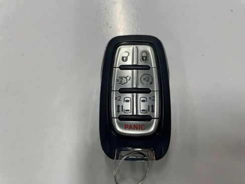 Used 2019 Chrysler Pacifica Touring-L Plus w/ Advanced Safetytec Group FWD image 19