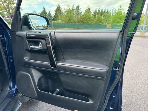 Used 2019 Toyota 4Runner TRD Off-Road Premium AWD/4WD image 26