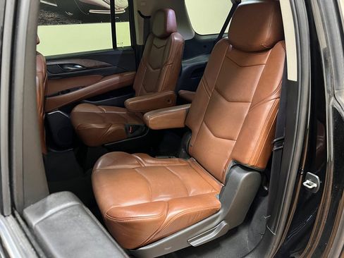 Used 2015 Cadillac Escalade ESV Luxury image 29