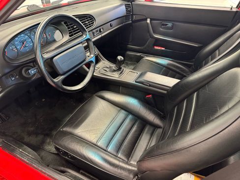Used 1986 Porsche 944 Turbo image 12