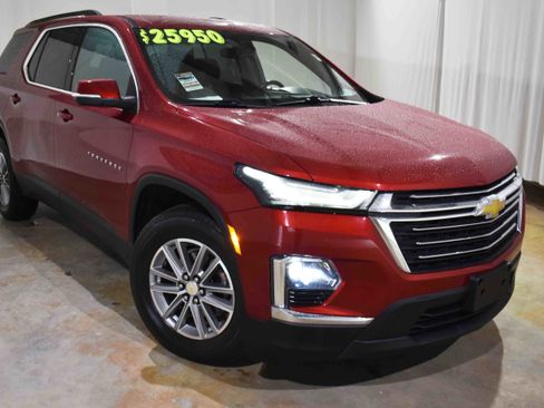Used 2022 Chevrolet Traverse LT image 3