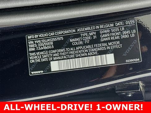 Used 2025 Volvo XC40 B5 Core image 33