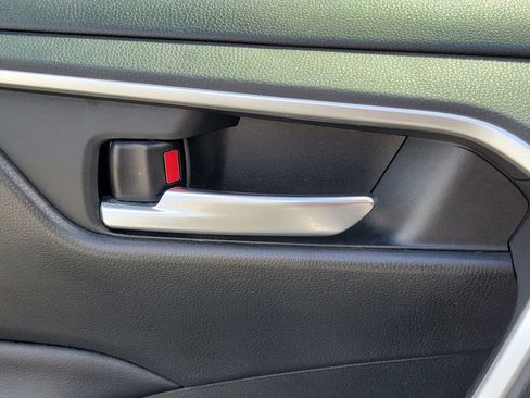 Used 2021 Toyota RAV4 XLE image 27