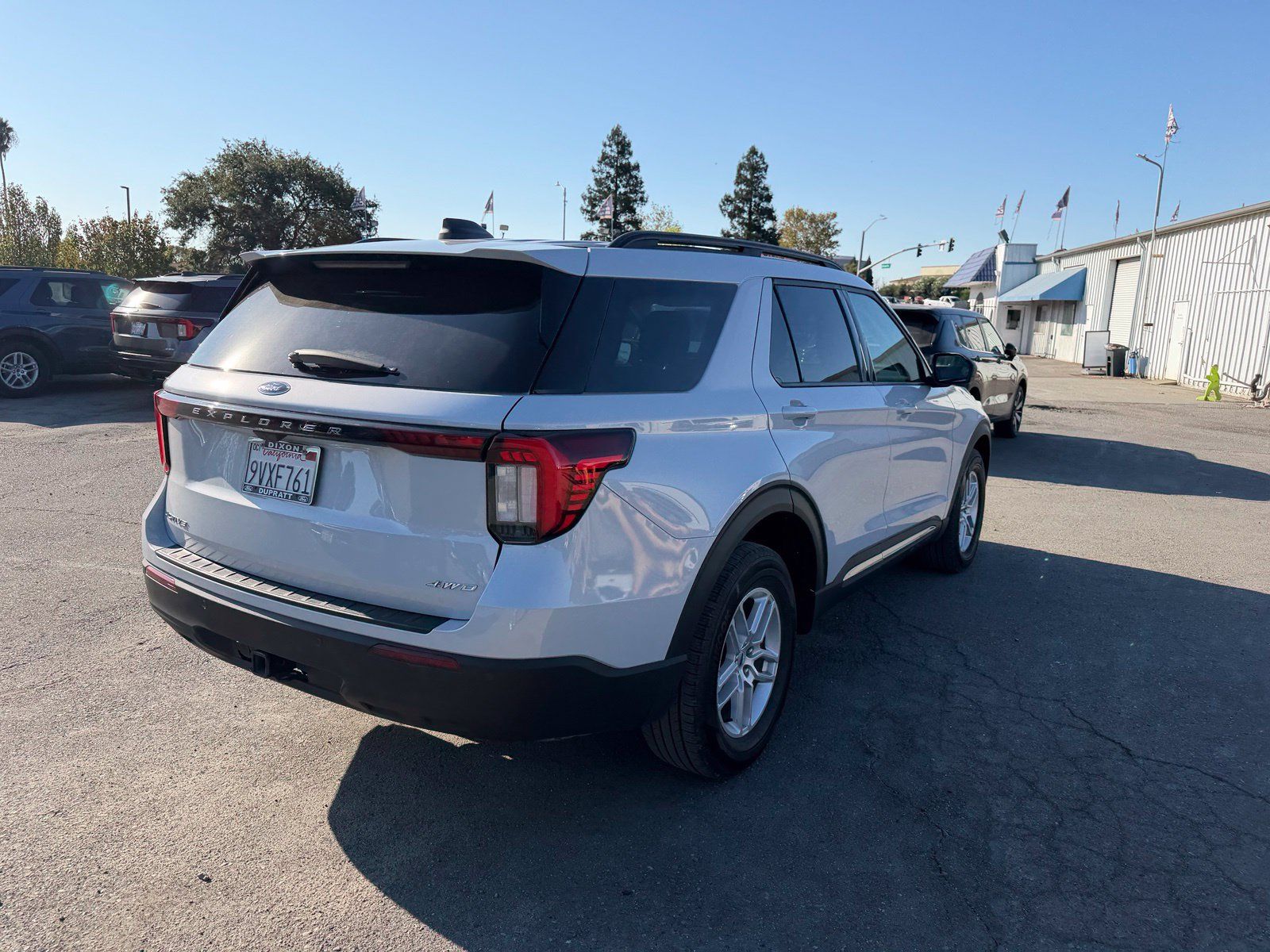 Used 2025 Ford Explorer Active AWD/4WD image 5