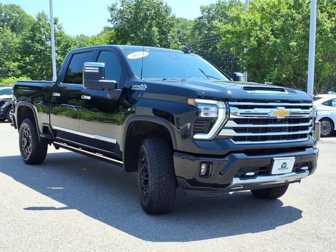 Used 2024 Chevrolet Silverado 2500 High Country w/ Technology Package AWD/4WD image 6