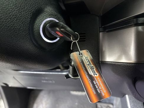Used 2021 Toyota Tacoma SR5 AWD/4WD image 14
