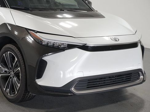 Used 2024 Toyota bZ4X FWD image 4
