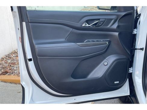 Used 2023 GMC Acadia SLT AWD/4WD image 12