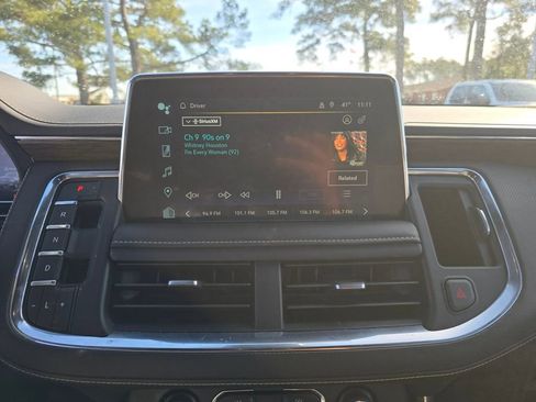 Used 2023 Chevrolet Suburban Premier image 20