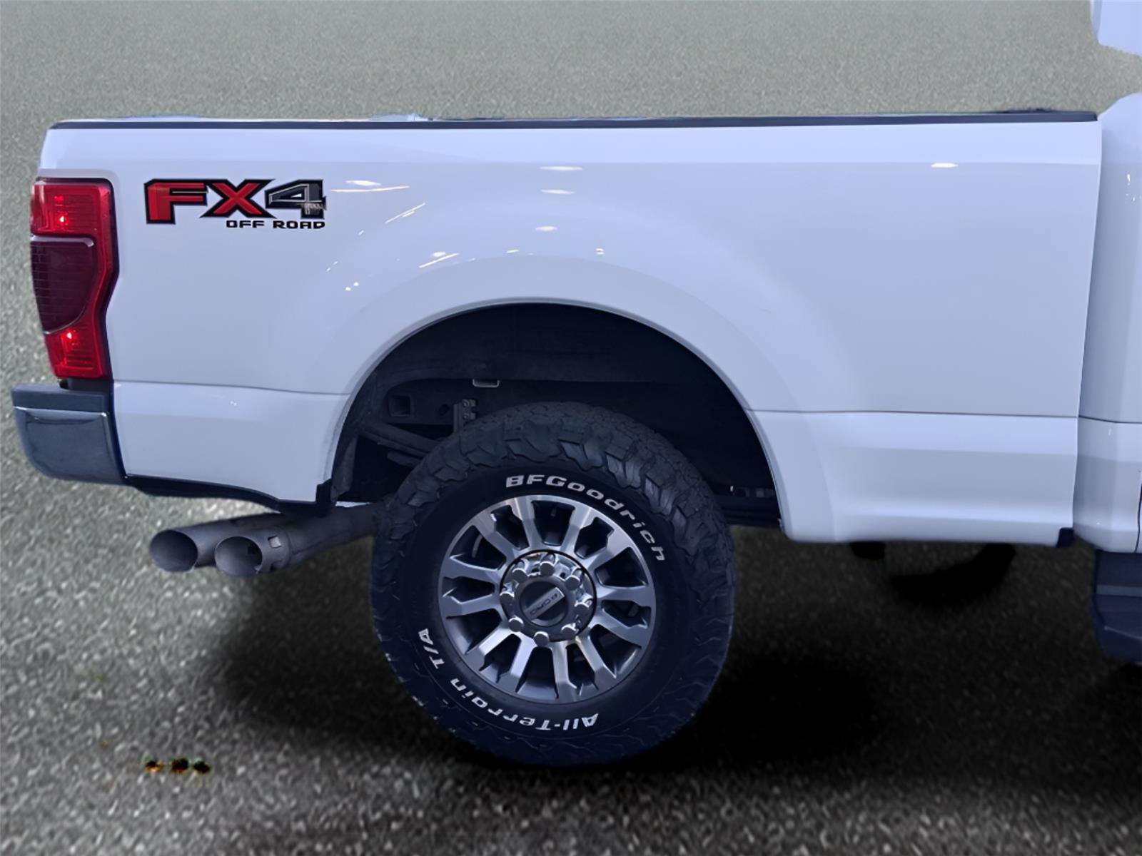 Certified 2022 Ford F250 Lariat w/ Lariat Value Package AWD/4WD image 4