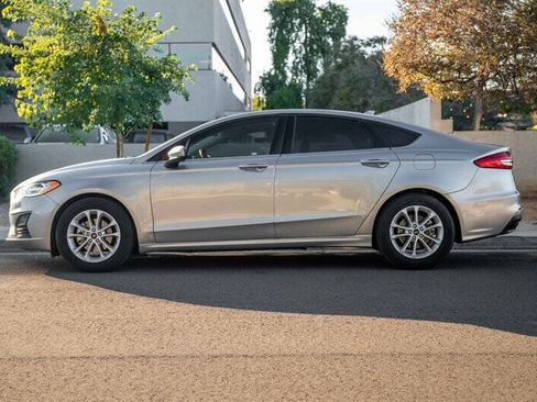 Used 2020 Ford Fusion SE FWD image 2