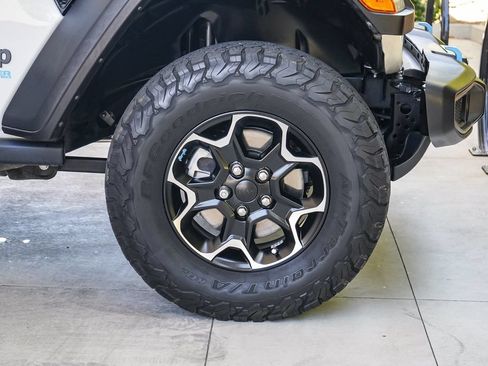 Used 2022 Jeep Wrangler Unlimited Rubicon 4xe w/ Cold Weather Group AWD/4WD image 10