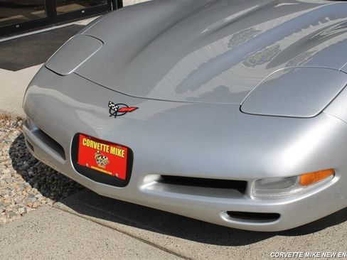 Used 2001 Chevrolet Corvette Coupe w/ Preferred Equipment Group2 RWD image 10