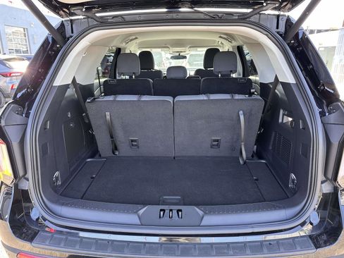 Used 2025 Ford Explorer Active image 8