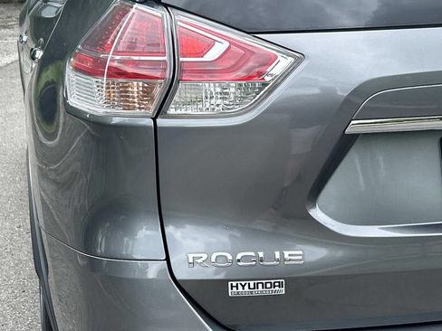 Used 2015 Nissan Rogue SV FWD image 12