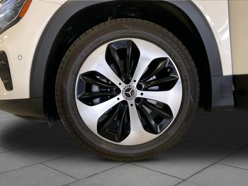 Used 2024 Mercedes-Benz GLB 250 image 9