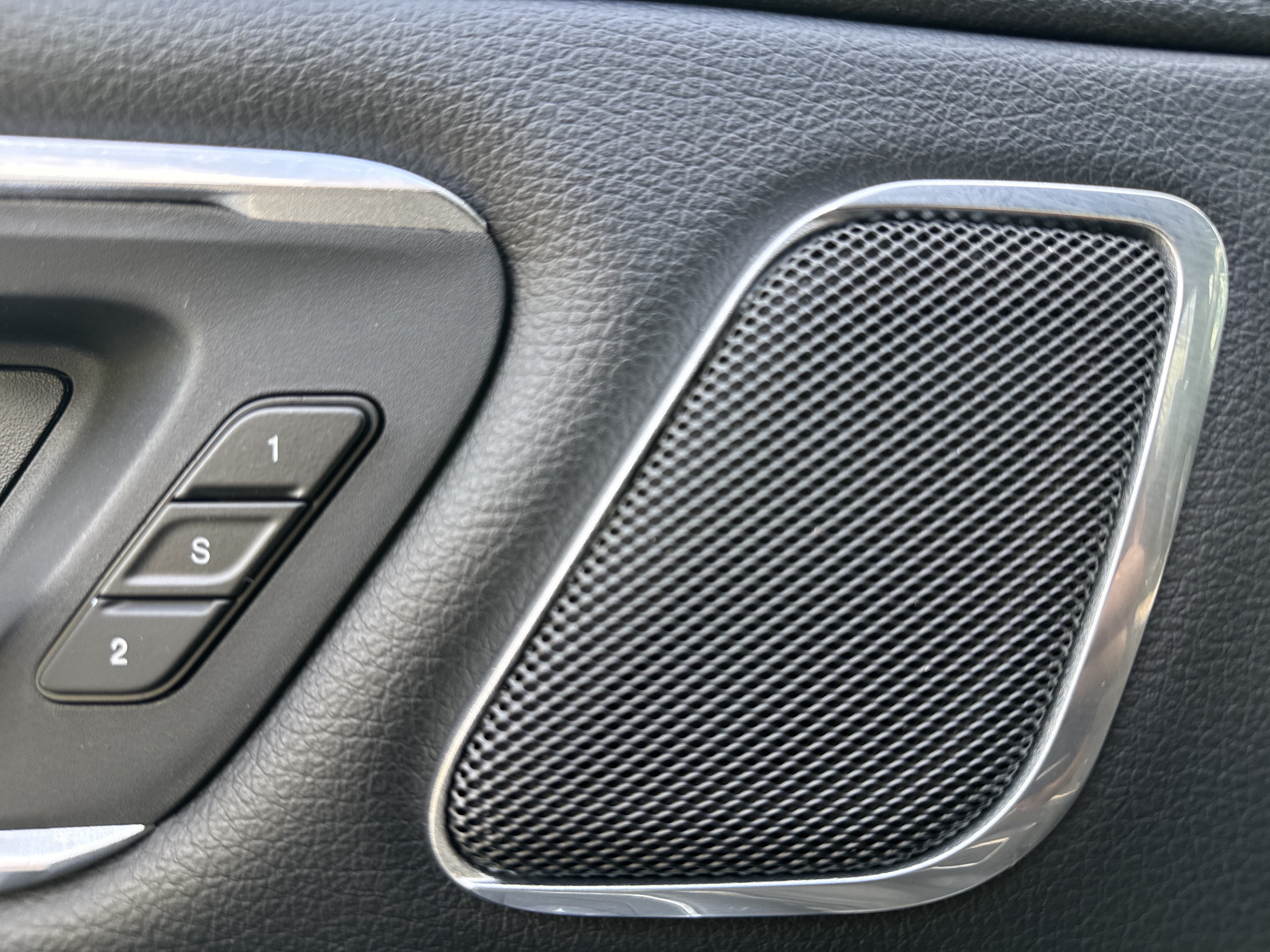 Used 2019 RAM 1500 Laramie AWD/4WD image 16