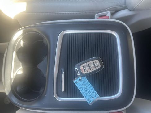 Used 2021 Chrysler Pacifica Touring-L image 27