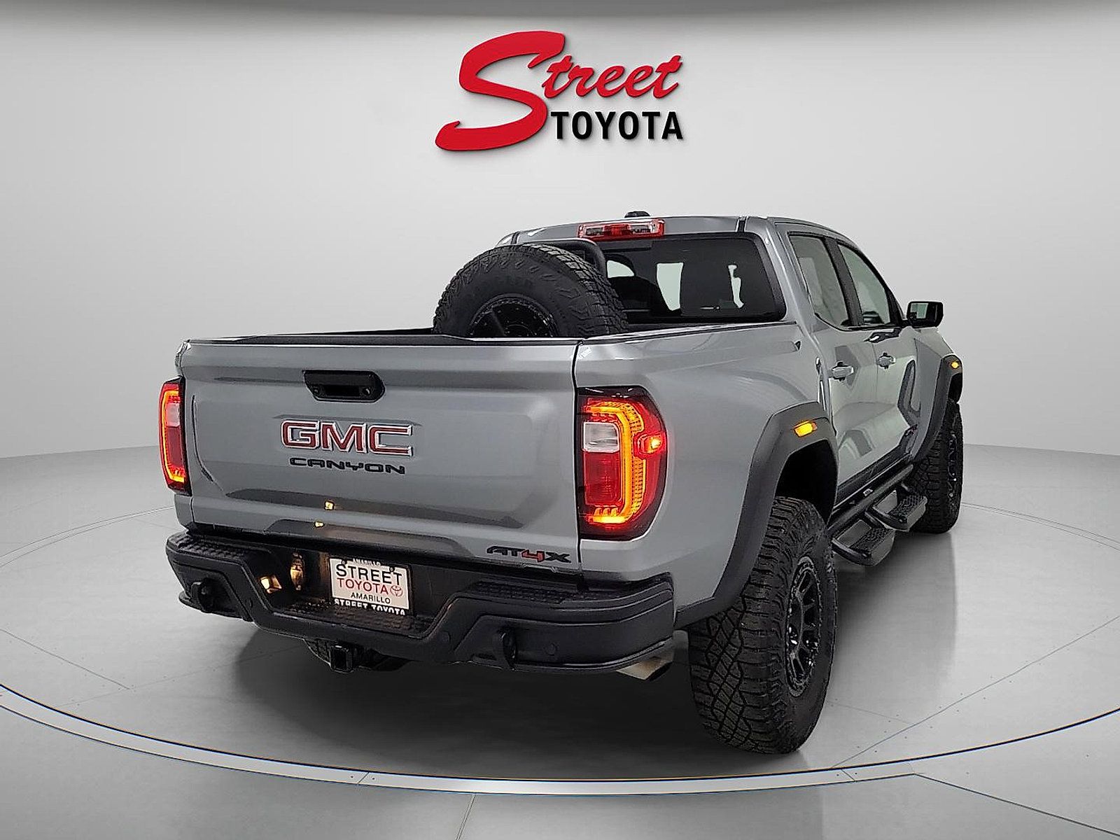 Used 2024 GMC Canyon AT4X w/ AT4X AEV Edition AWD/4WD image 4