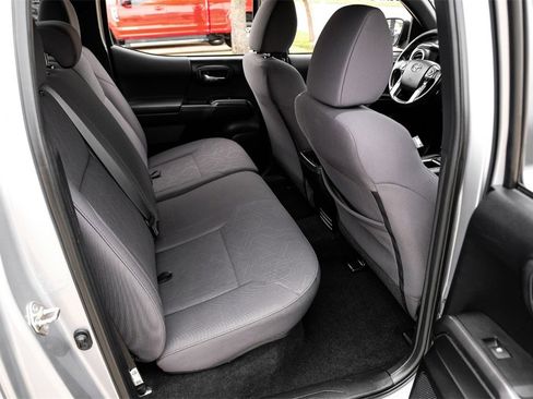 Used 2019 Toyota Tacoma TRD Off-Road image 34