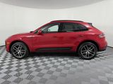 Used 2025 Porsche Macan image 2