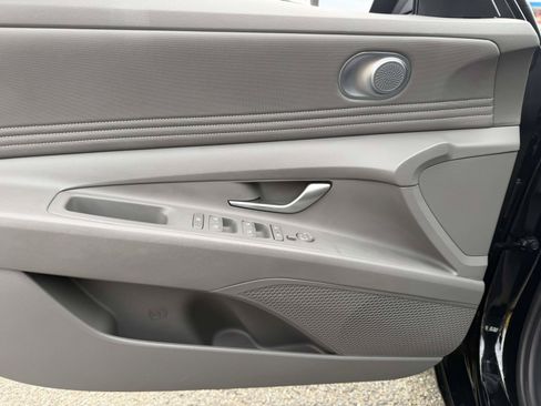 Used 2023 Hyundai Elantra SEL w/ Convenience Package FWD image 15