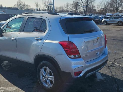 Used 2022 Chevrolet Trax LT w/ LT Convenience Package image 5