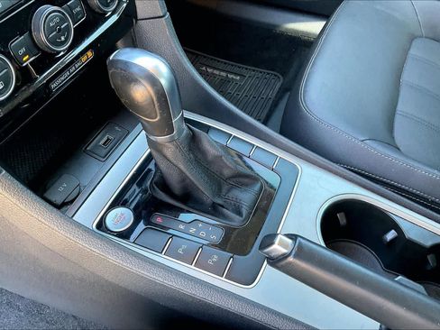 Used 2020 Volkswagen Passat 2.0T SEL image 17