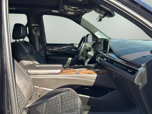 Used 2024 Cadillac Escalade Sport Platinum w/ LPO, ONYX Package AWD/4WD image 10