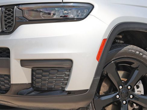 Used 2023 Jeep Grand Cherokee L Laredo RWD image 12