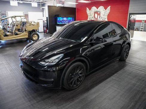 Used 2021 Tesla Model Y Long Range AWD/4WD image 2