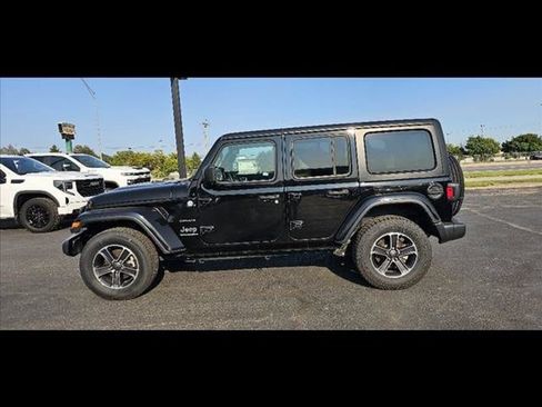 Used 2023 Jeep Wrangler Unlimited Sahara AWD/4WD image 6