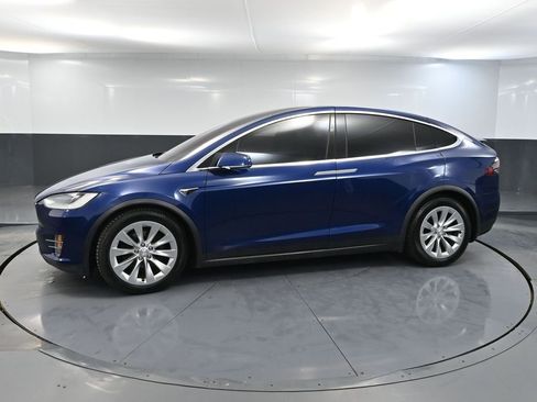 Used 2018 Tesla Model X 100D image 9