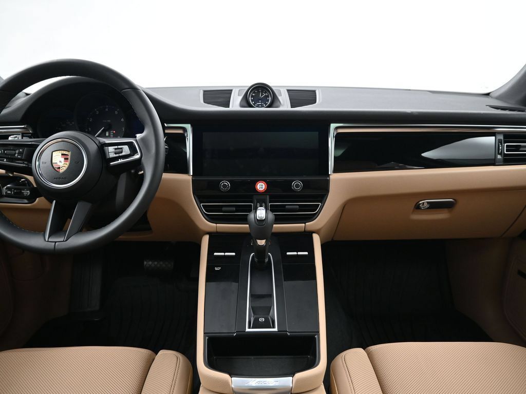 Used 2026 Porsche Macan AWD/4WD image 9