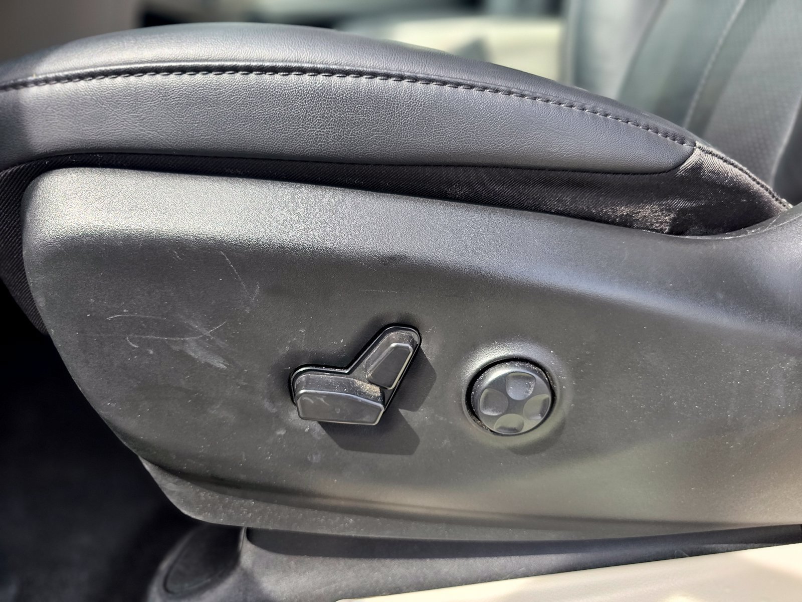 Used 2024 Chrysler Pacifica Limited FWD image 22