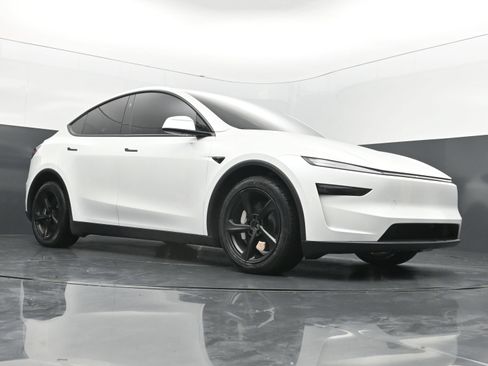 Used 2026 Tesla Model Y AWD image 39