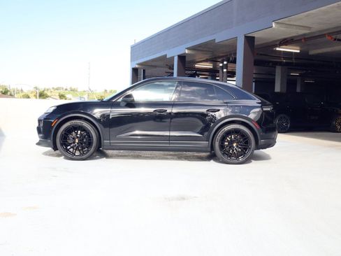 New 2026 Porsche Macan Electric RWD image 2