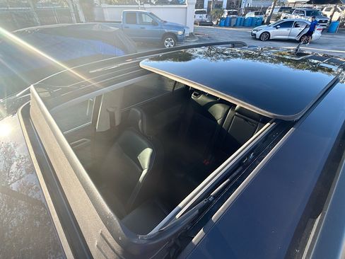 Used 2021 Volkswagen Atlas SE w/ Panoramic Sunroof Package image 16
