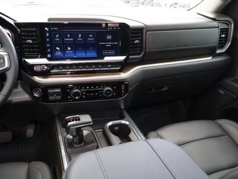Used 2025 Chevrolet Silverado 1500 LT Trail Boss w/ LT Trail Boss Premium Package AWD/4WD image 12