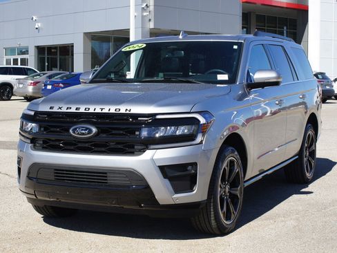 Used 2024 Ford Expedition Limited image 2