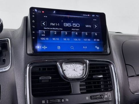 Used 2011 Chrysler Town & Country Touring-L w/ Entertainment Group #2 image 19