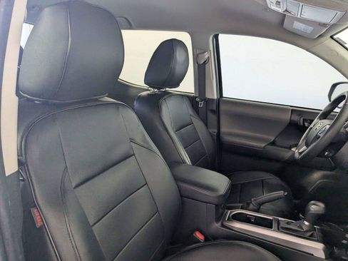 Used 2023 Toyota Tacoma SR5 w/ Technology Package RWD image 32