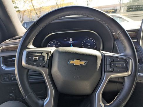 Used 2023 Chevrolet Suburban Premier image 17