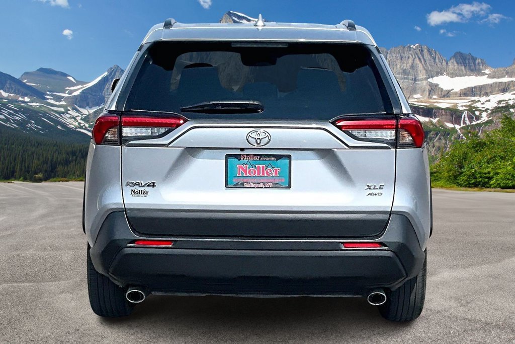 Used 2025 Toyota RAV4 XLE AWD/4WD image 4