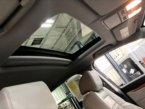 Used 2018 Honda CR-V Touring image 14