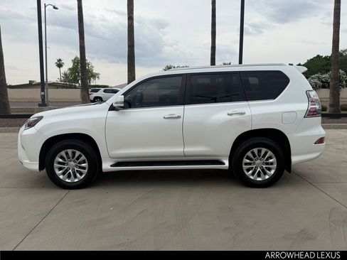 Used 2022 Lexus GX 460 Premium w/ Premium Package image 3