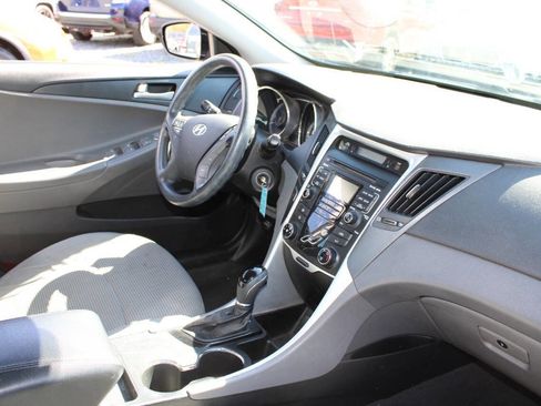 Used 2011 Hyundai Sonata GLS FWD image 12