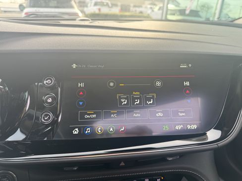 Used 2022 Buick Envision Avenir w/ Technology Package II image 18
