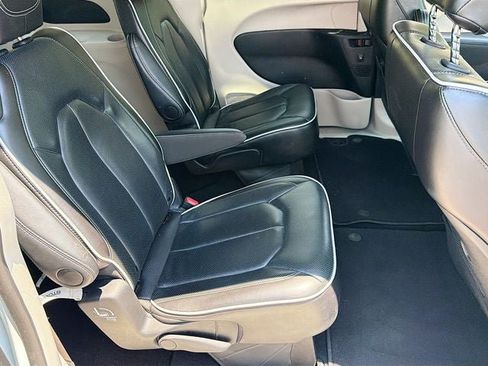 Used 2024 Chrysler Pacifica Limited FWD image 29