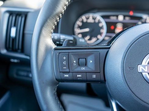 Certified 2025 Nissan Pathfinder SL image 25